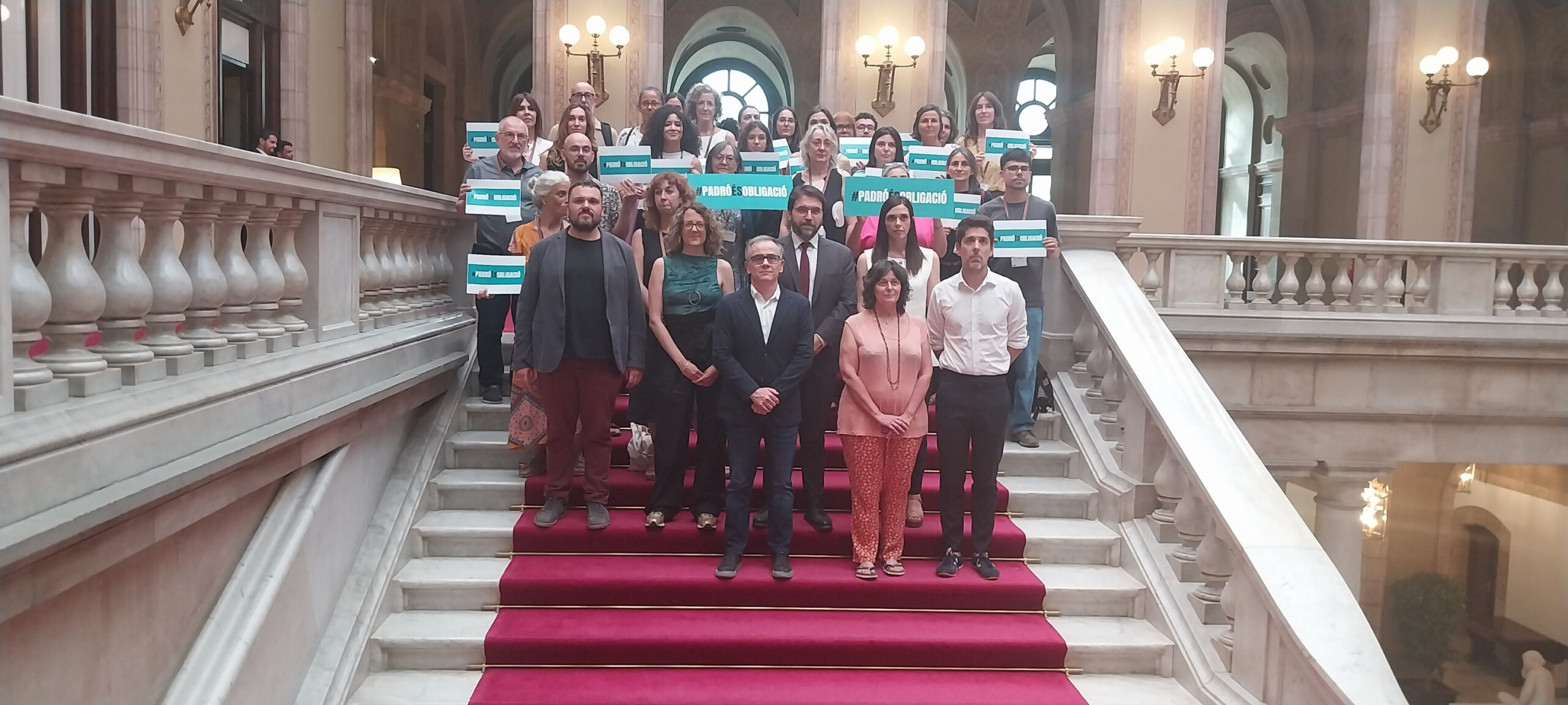 Una majoria de partits parlamentaris signen el Pacte pel Padró a Catalunya promogut per més de 200 entitats